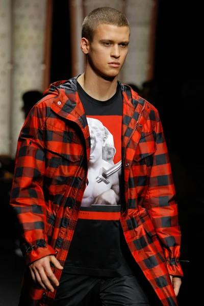 Look 64